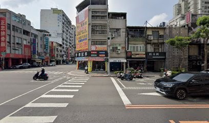 泰三機車材料行